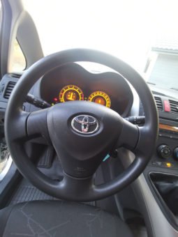 
										Toyota Auris 2010 full									